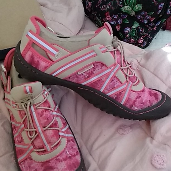 Shoes - Picture 3 of 4